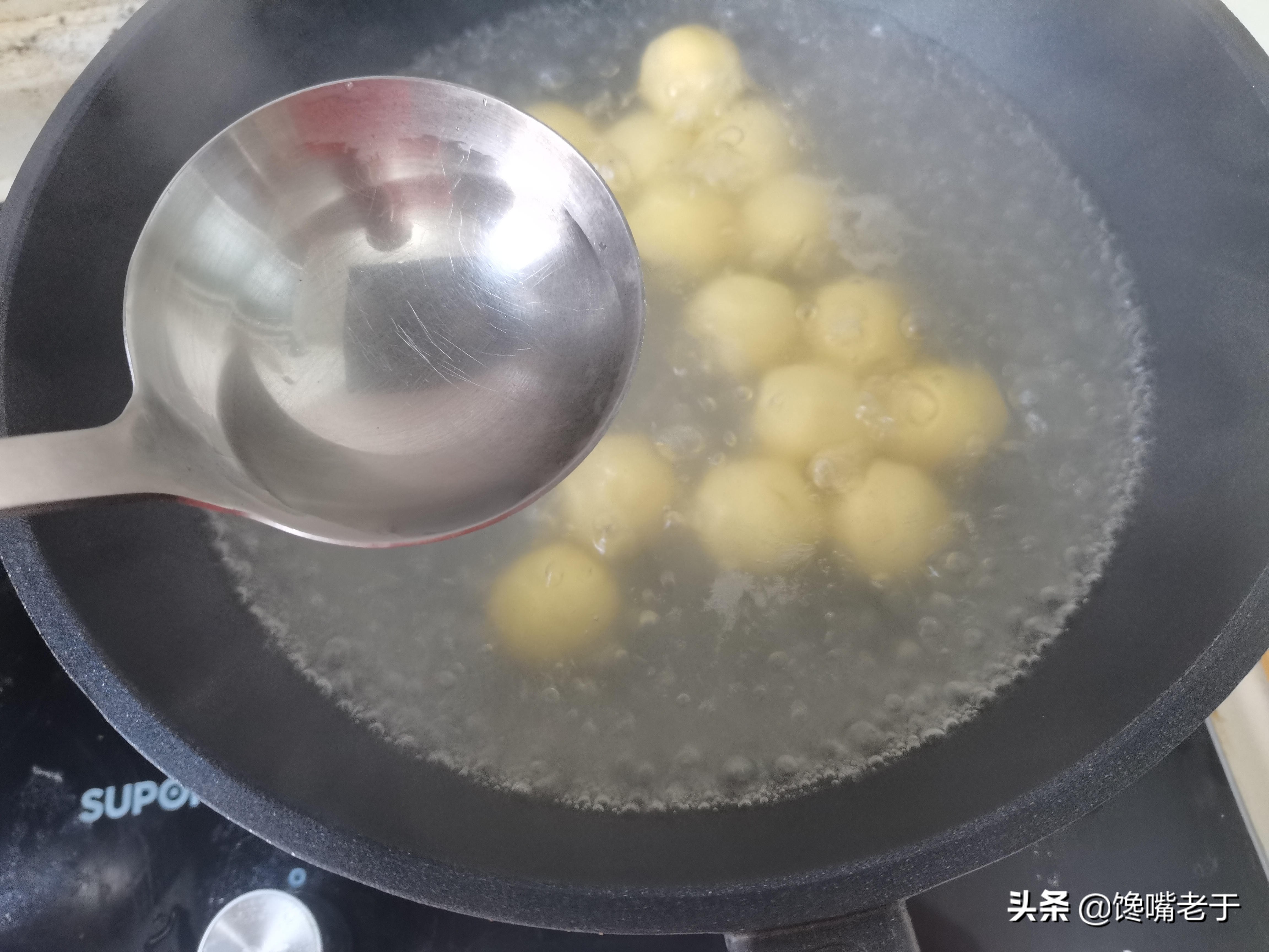 煮汤圆是冷水下锅还是用热水下锅,煮汤圆要放糖吗正确做法