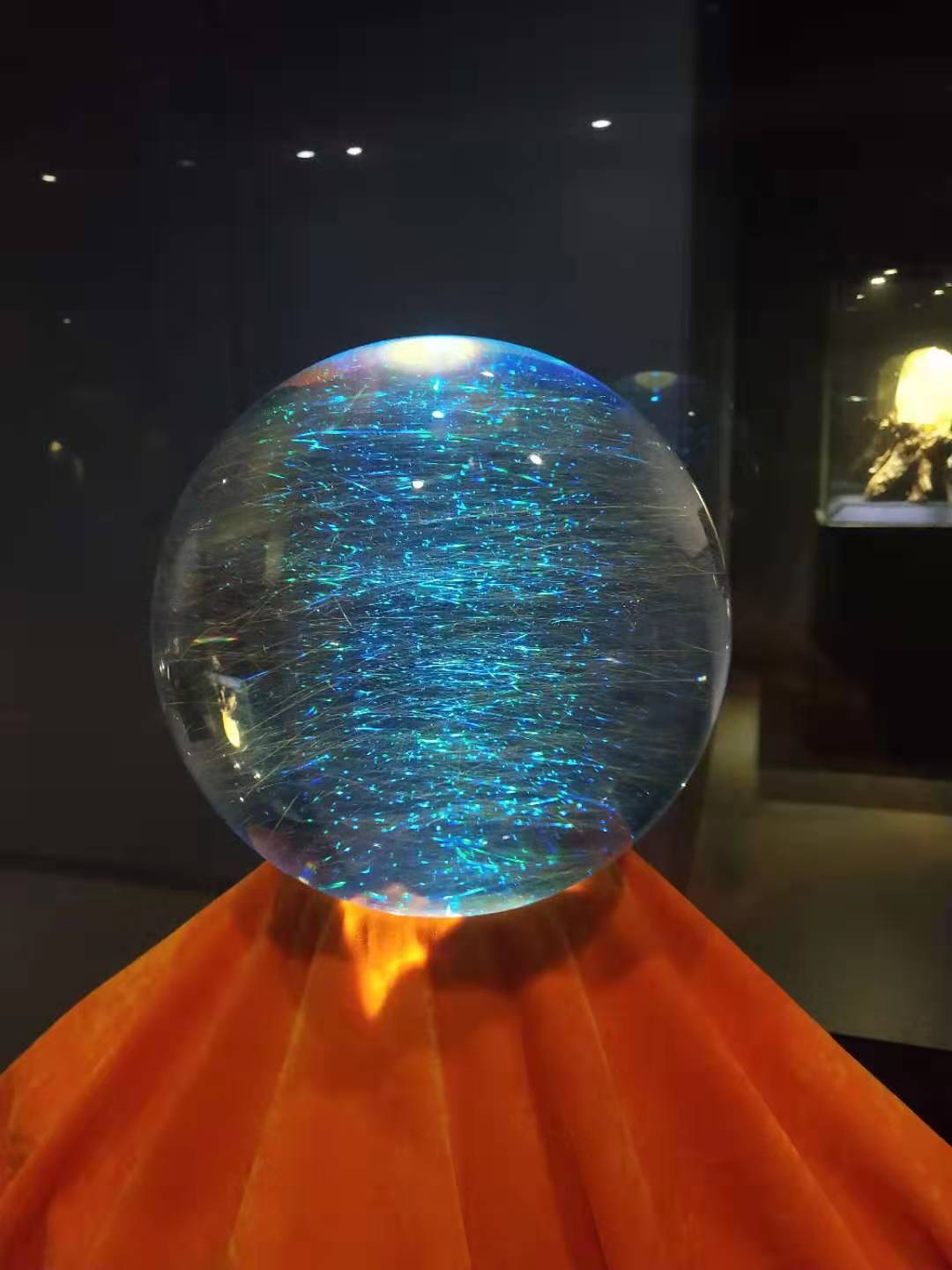 晨雾缭绕景色迷人,晨雾中看晶莹剔透的霜花