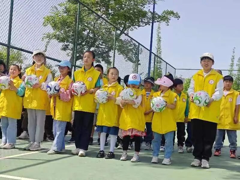 “足”梦向未来,追“球”快乐—素质公益小天使足球节开幕