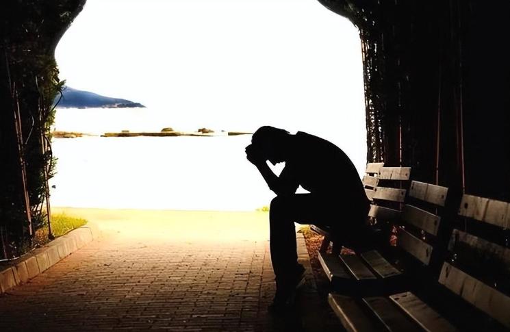 女子看男友聊天记录结果崩溃报警,女子看男友聊天记录报警