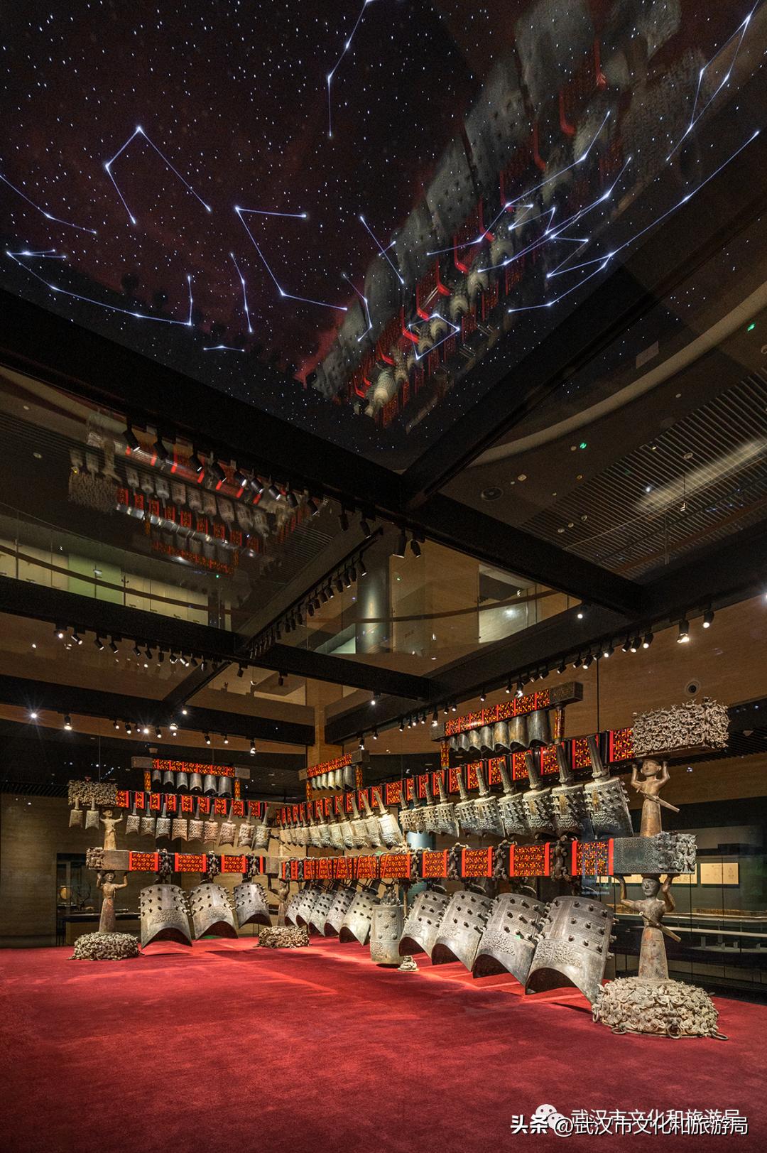 来武汉一定要去一趟东湖看荷花,来武汉看樱花吧