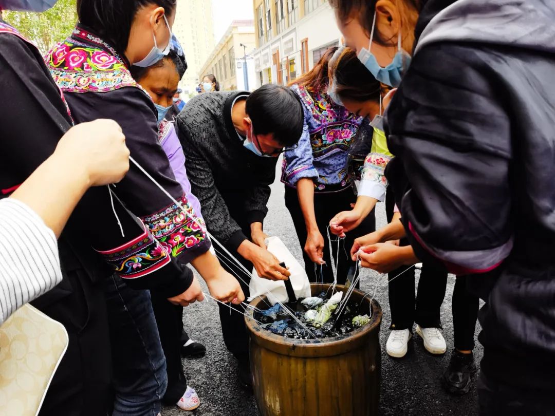黔西南州布依族和苗族穿戴区别,兴义旅游布依族传统服饰