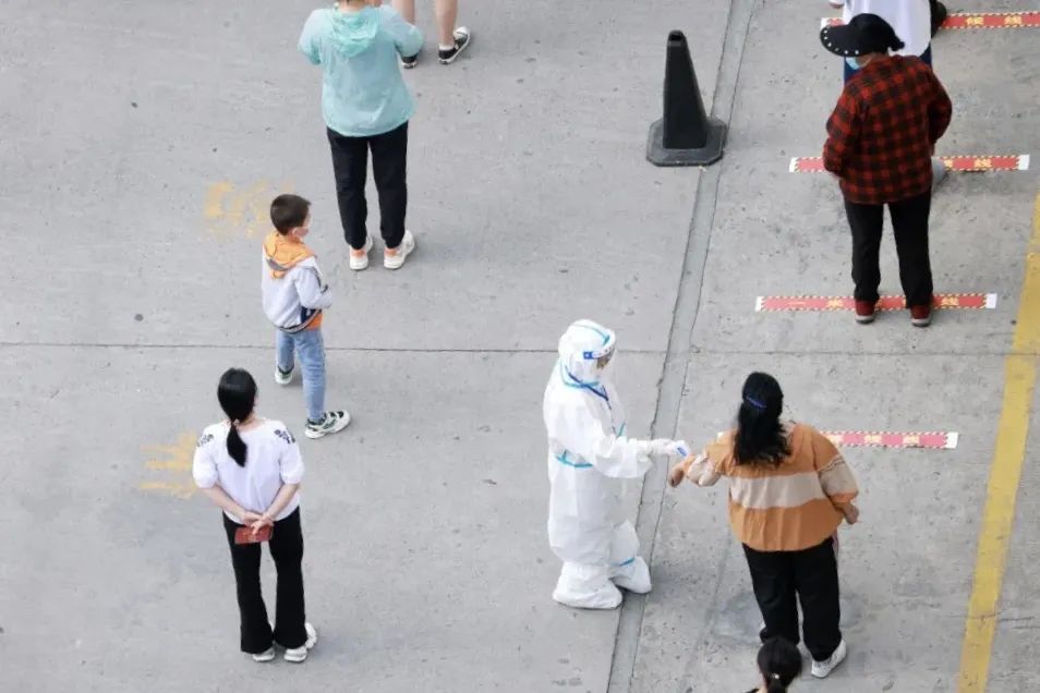 巴宜检察：当好政策“宣传员”、秩序“维护员”、后勤“服务员”