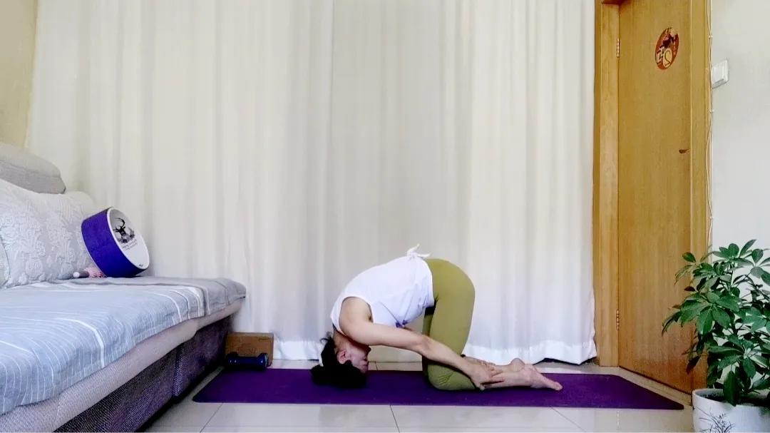 失眠多梦瑜伽动作,失眠睡前瑜伽姿势图解女