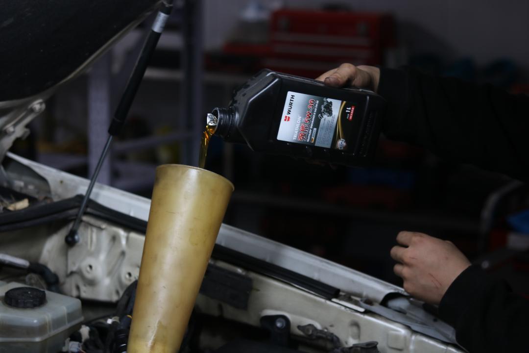 03年丰田霸道全车翻新多少钱,2004款丰田霸道拆车视频