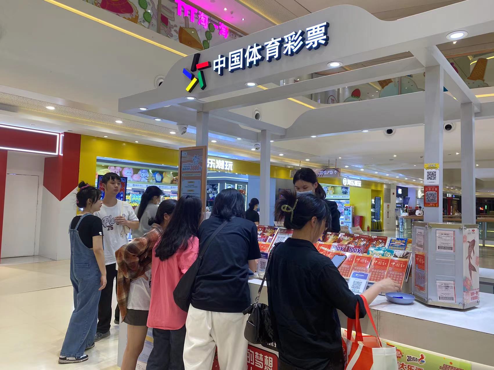 买彩票有倾家荡产的人吗,买彩票人少了