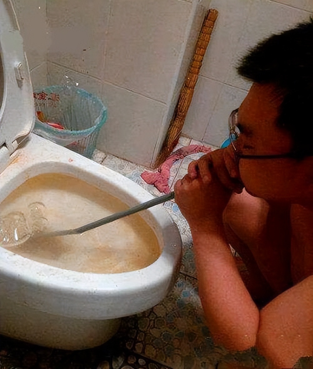 马桶堵得很深如何自己快速疏通,马桶堵得严重如何自己快速疏通