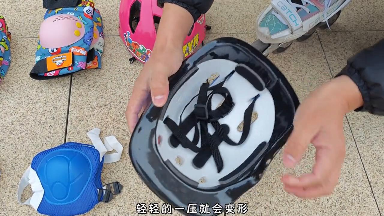 小孩学轮滑一直不弯腰怎么办,孩子轮滑滑脚总是不抬起来