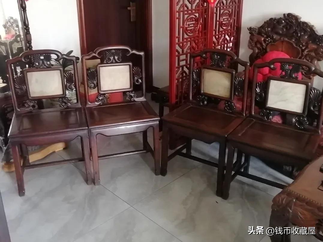 老板送的八仙桌椅竟能值1万块，老人将其翻新后却一文不值