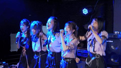 月薪不过万的北京打工人，周末偷偷做「偶像」赚钱