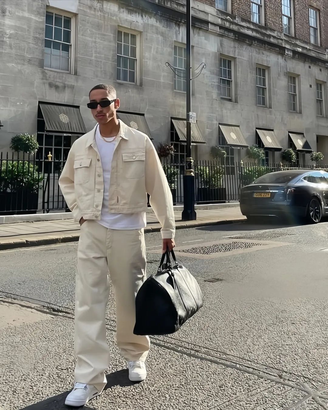 男生干净痞帅的冬季穿搭白色系,夏季粉色系穿搭男生
