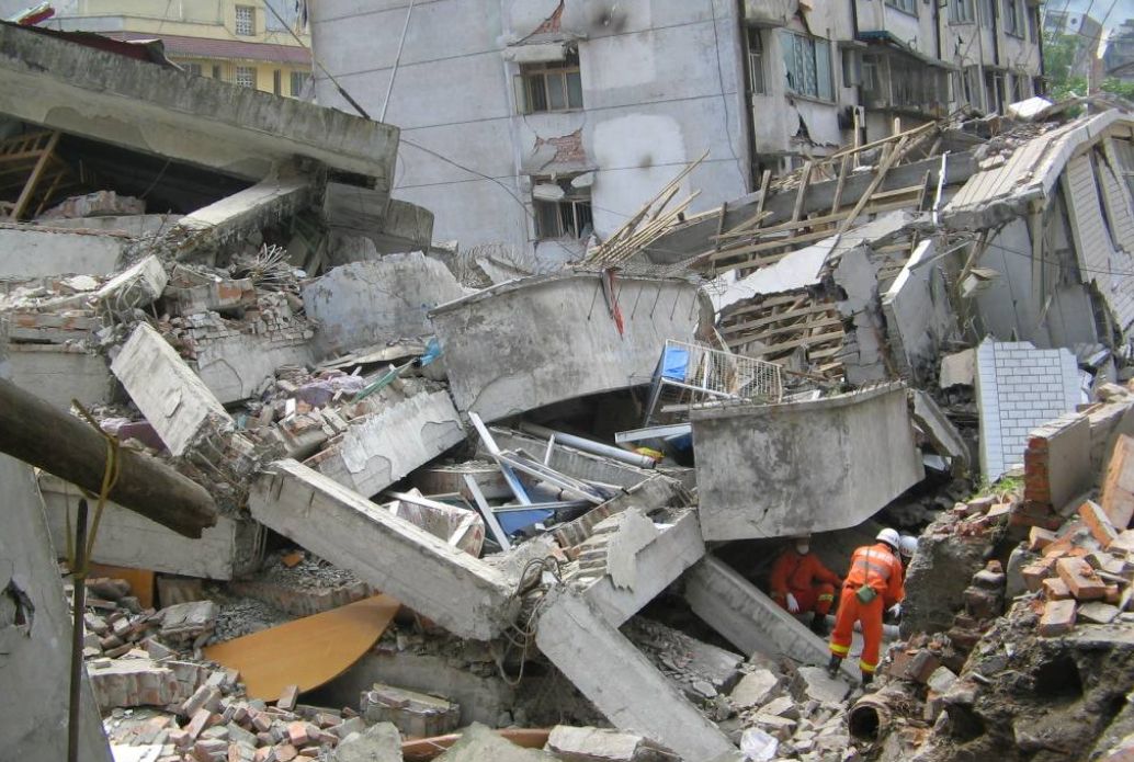 08年背亡妻回家感动国人,骑摩托车背亡妻回家的吴加芳