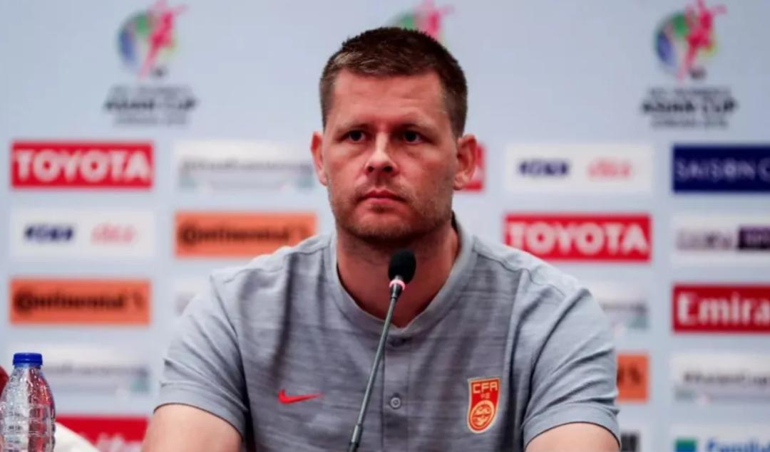 中国女足现任主帅是谁,中国女足历届主教练