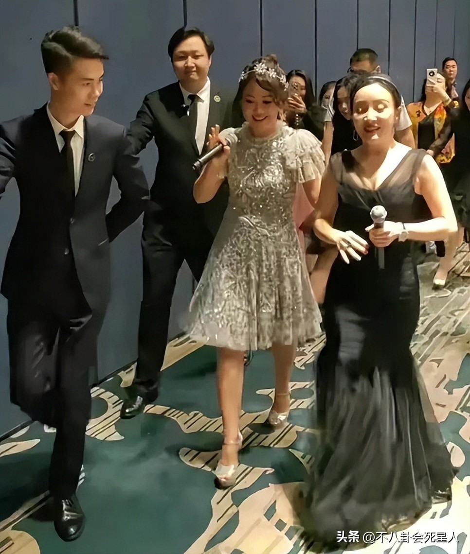 一张报价单，将明星“躺着赚钱”的*裤底**扒得一干二净了