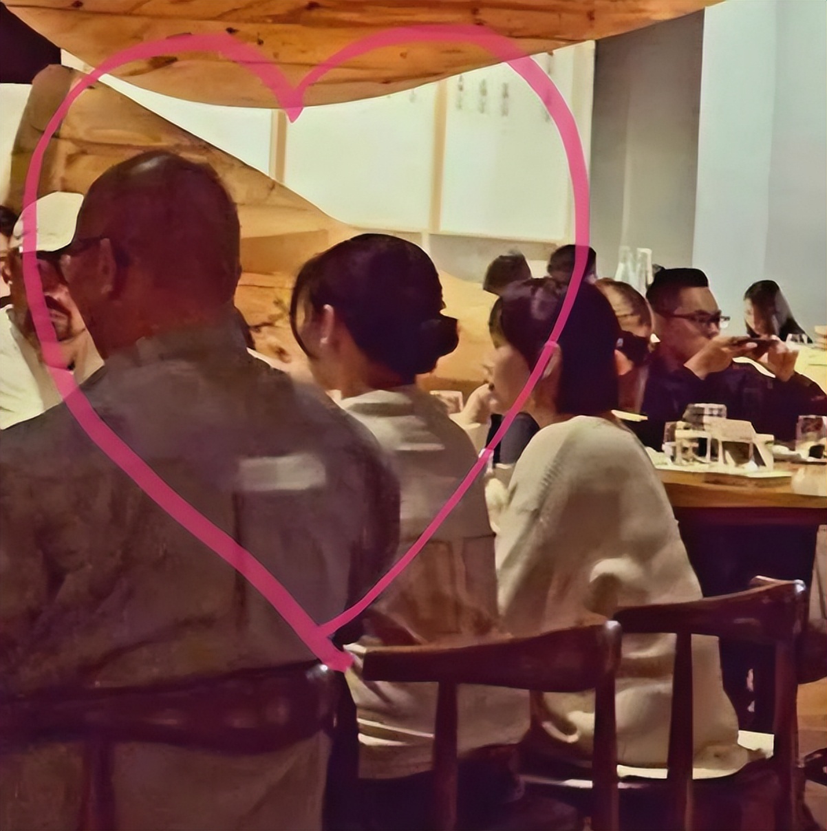 4月份的10个大瓜，一个比一个生猛，逮捕、离婚，应有尽有