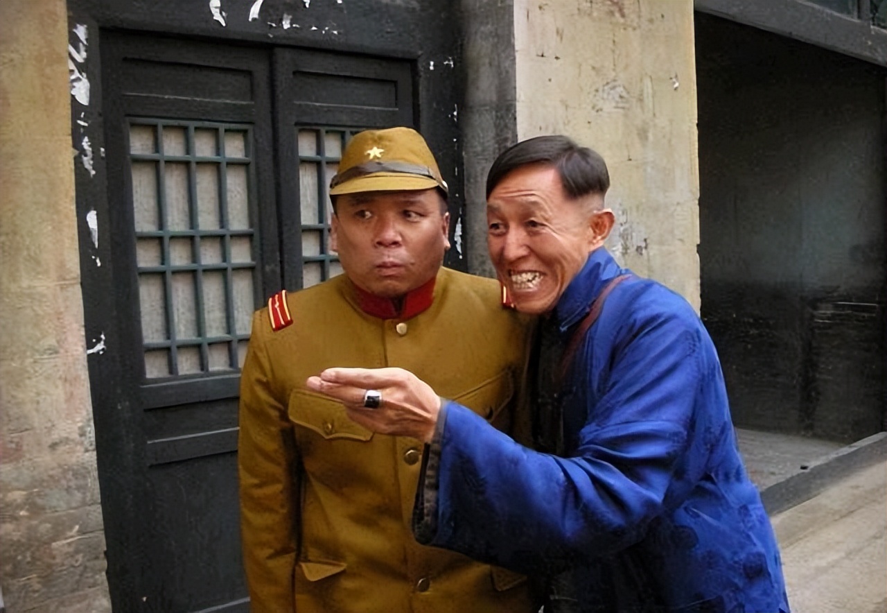 美国网友提问：中国为什么有那么多叛徒和汉奸？因为国人不爱国？