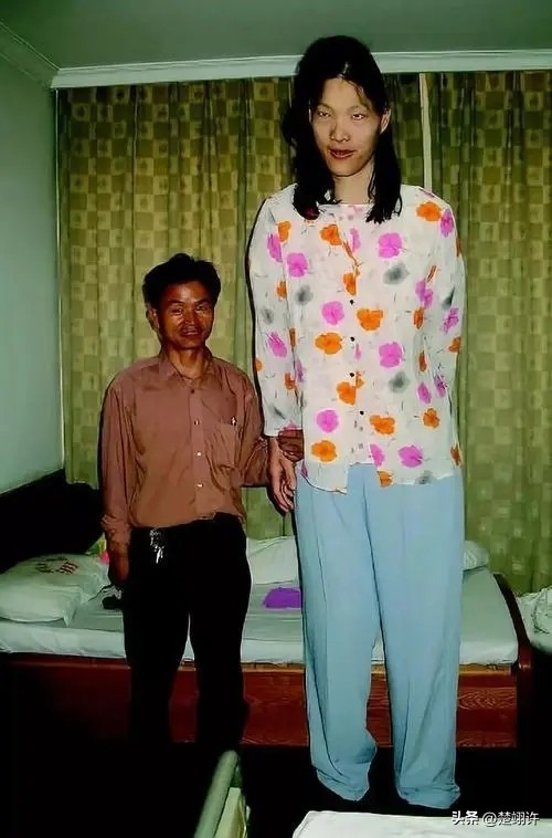 安徽女巨人姚德芬身高,女巨人姚德芬一生简历