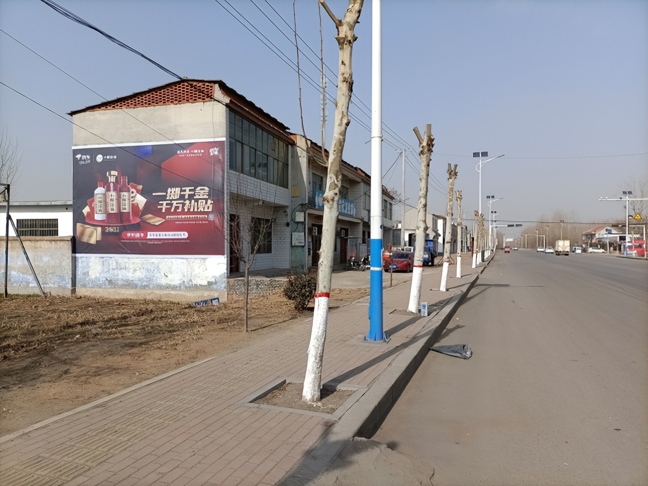 户外墙体喷绘广告优点,户外墙体喷绘广告安装标准