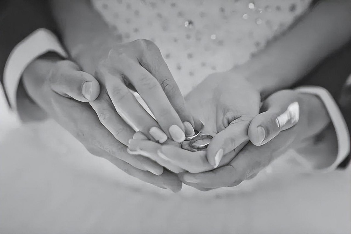 96年台湾富家女嫁给*小平邓**警卫员，女方母亲：台湾娶妻要100万