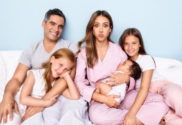 杰西卡·阿尔芭：19岁爆红全网，24岁嫁导演生三娃，如今身价92亿