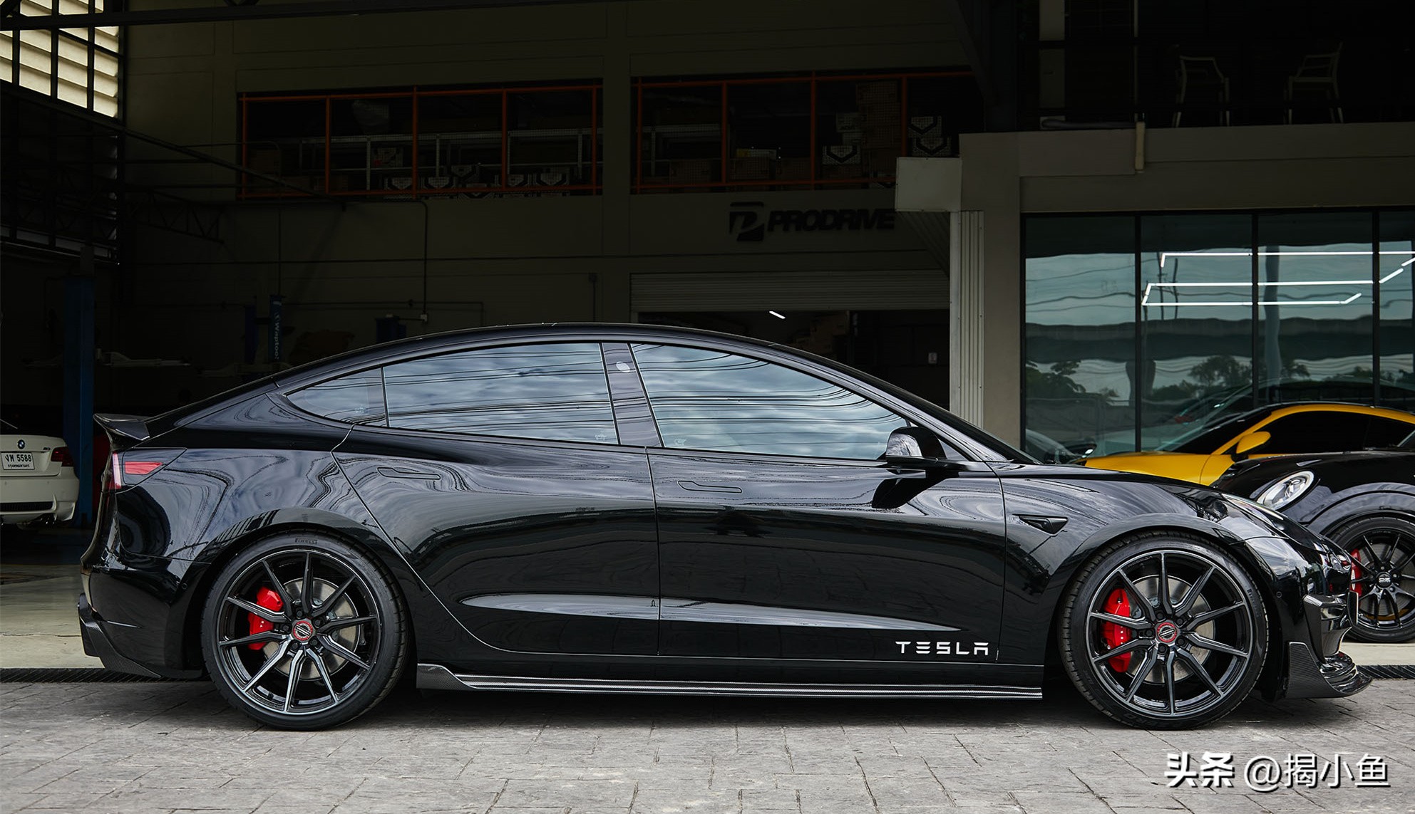 特斯拉model3焕新版底盘塑料管,特斯拉model320寸锻造轮毂