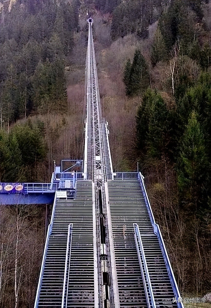 印度又一列车脱轨,印度火车脱轨事件最新