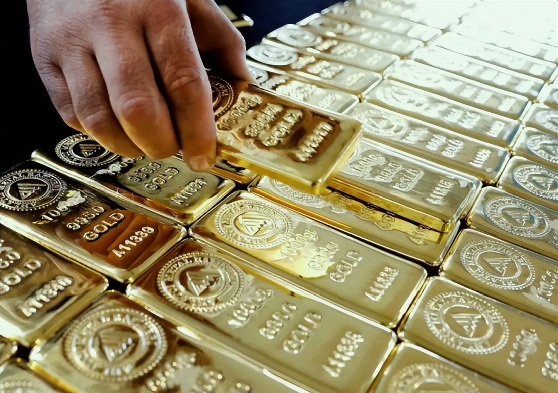 黄金从欧美运回来,美媒中国运20飞往塞尔维亚