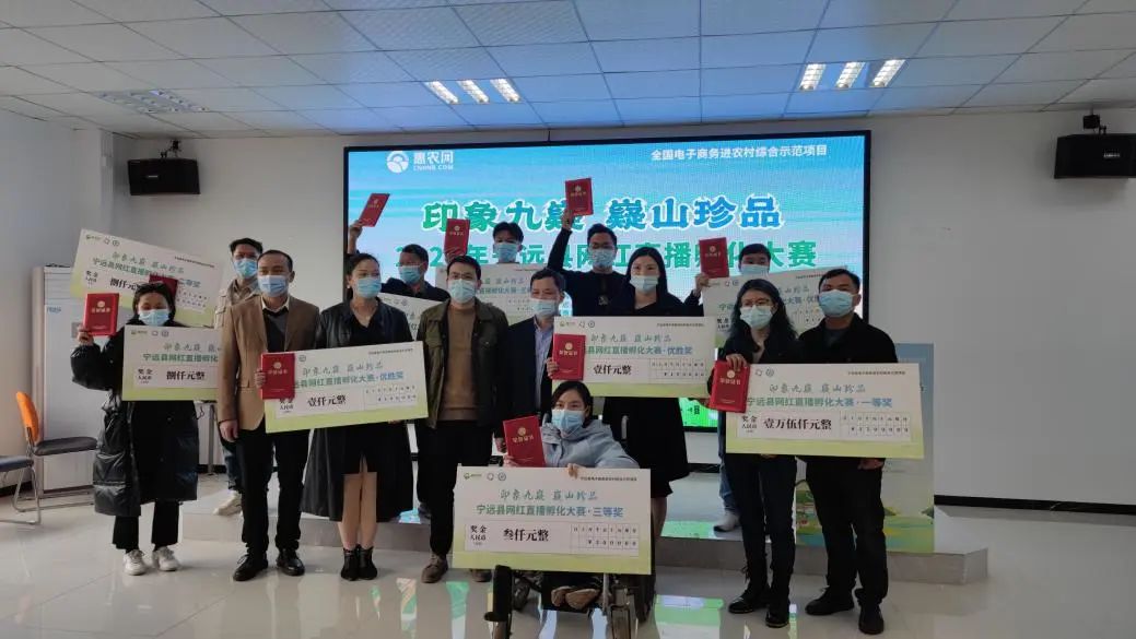 带领农民脱贫致富的大学生村官,8090村官