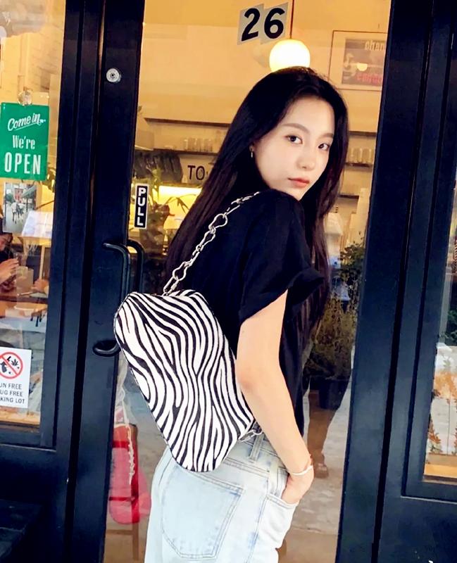 韩国穿搭博主轻熟穿搭 (韩国博主超实用基础款穿搭示范)