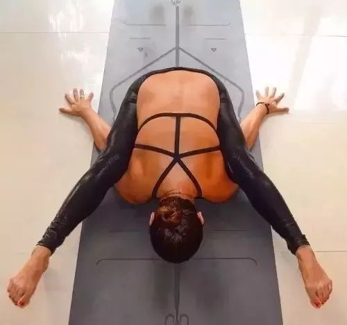 仰卧龟式瑜伽技巧,瑜伽龟式练习的是髋吗