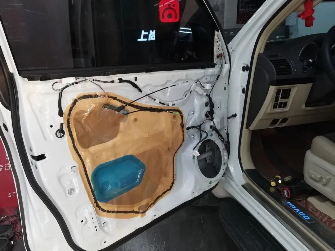 越野的旅途怎么能少了音乐的陪伴？丰田酷路泽音响升级