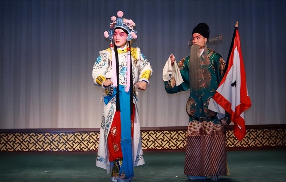 史丹妮：演奏中的旋律与音调，托腔保调琵琶的要点