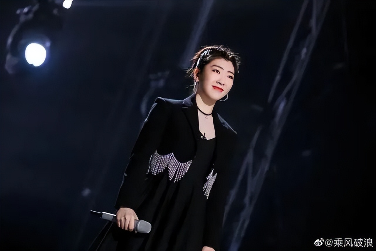 她时代新经济新商业,推动体育产业成为经济新支柱