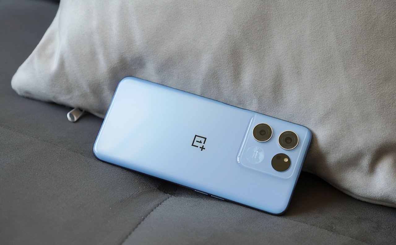 售价1639做到千元性价比第一！5000mAH+旗舰芯+67W！红米动真格了