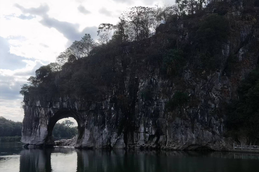 桂林山水甲天下住两江四湖,桂林山水甲天下两江四湖