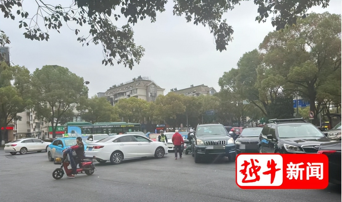 越牛调查｜绍兴市人民医院门口隔离栏遭吐槽，官方回应