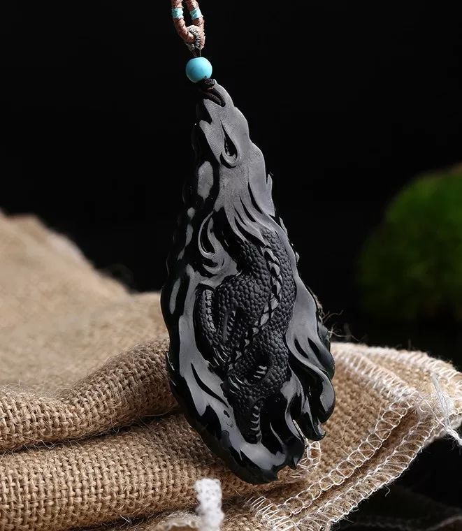 男人戴翡翠有什么讲究吗,男人戴翡翠观音好还是山水牌好