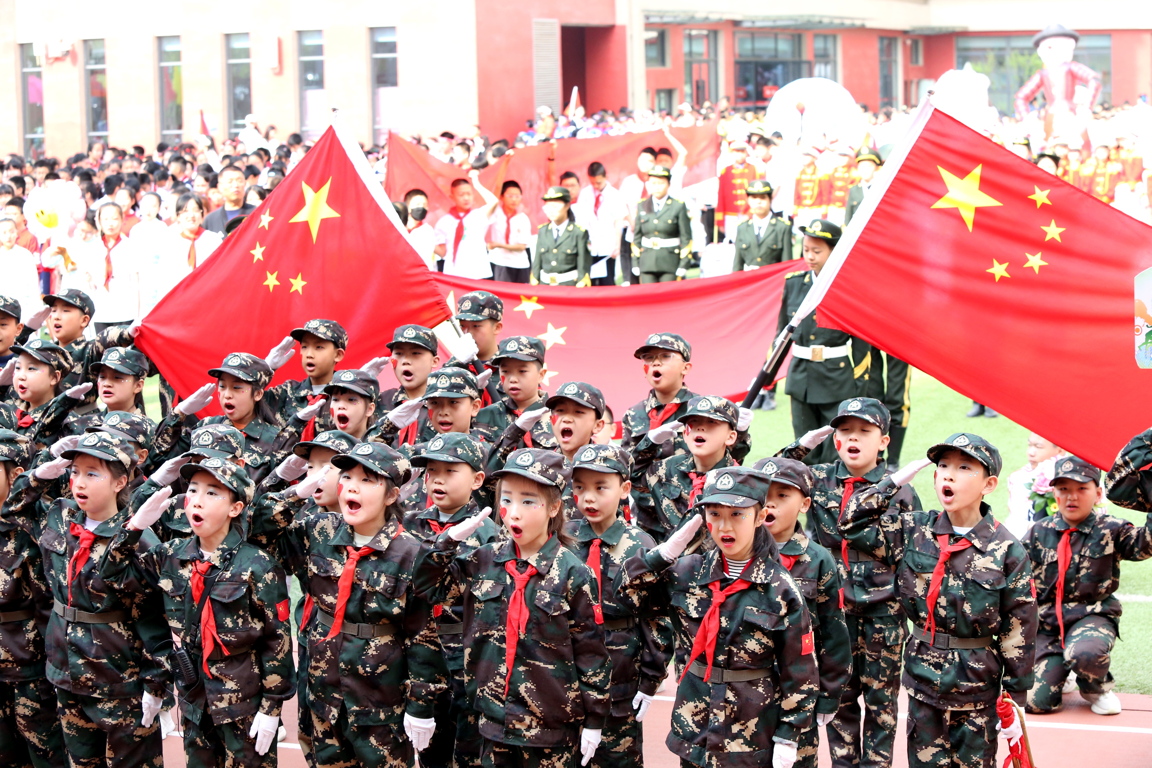 斗争精神迎挑战奋进拼搏创未来——迎泽区双东小学举行春季运动会