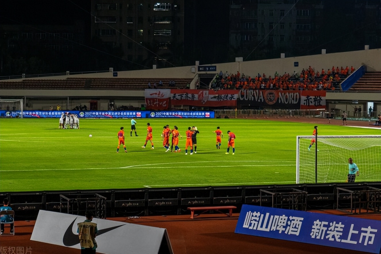 中国队足球水深,赵本山谈中国足球