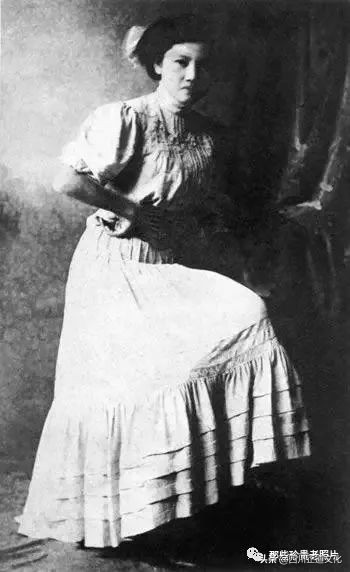 老照片纪念宋庆龄诞辰129周年