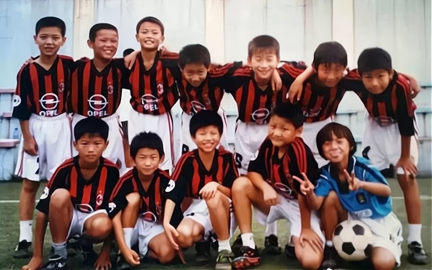 王霜被父母抛弃是怎么回事,王霜是被姨父姨母养大的吗