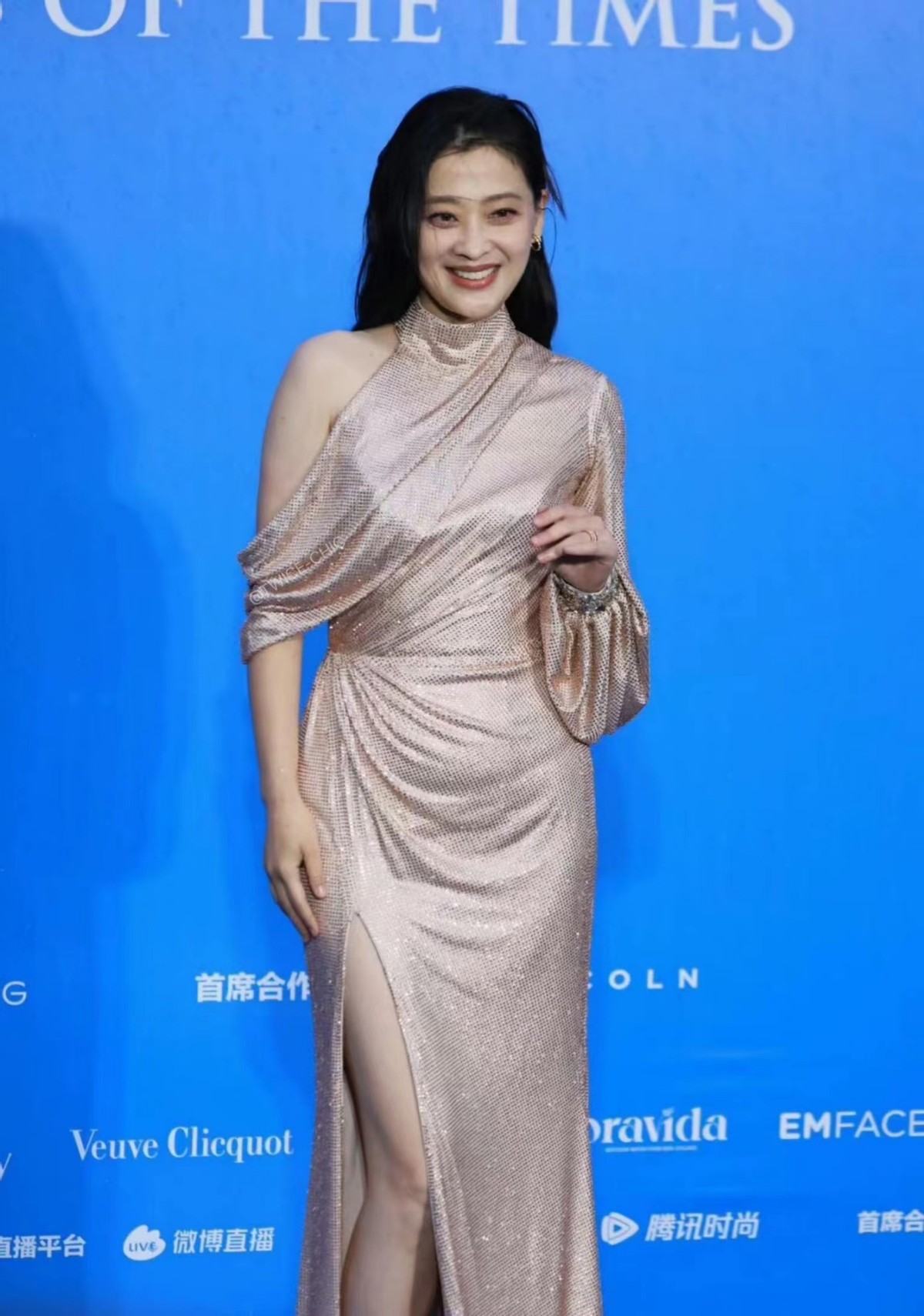 殷桃梅婷走红毯,梅婷与殷桃同框图片