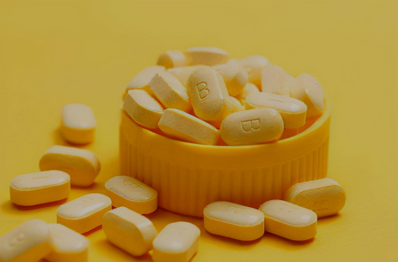 女性头上有白发应该补充什么,女性头顶白发什么原因怎么调理