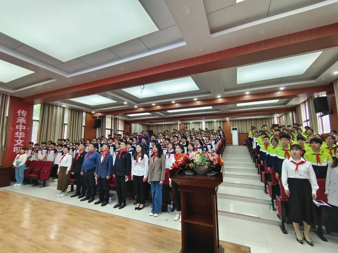 青春心向党扬帆梦起航入团仪式,离队入团仪式主题