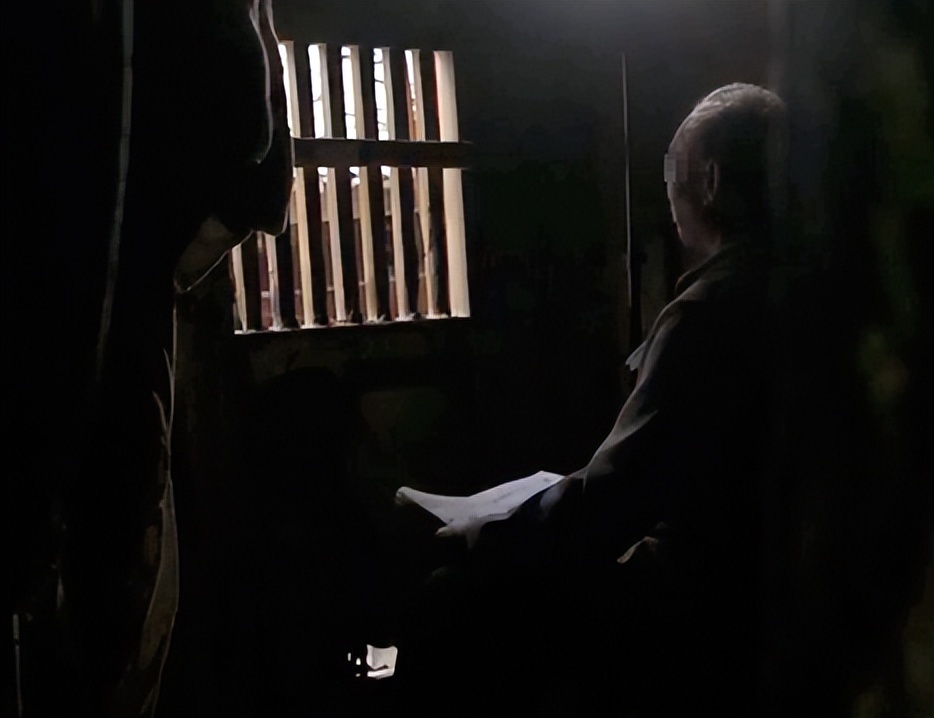 辽宁男子喝3万斤酒撑大脖子,男子嗜酒如命一天三四斤白酒