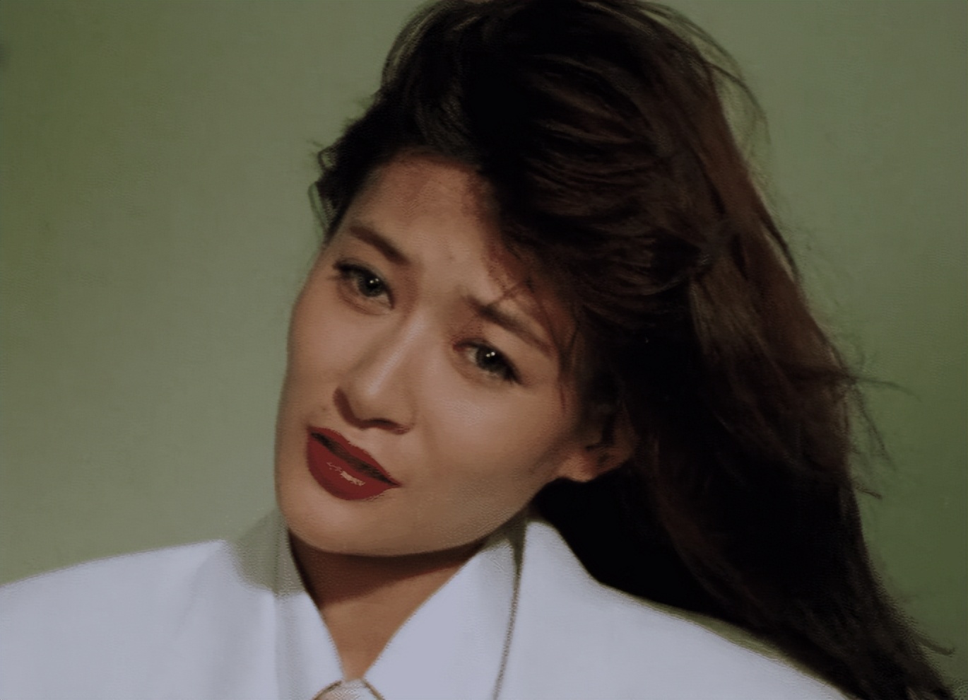 红颜薄命陈宝莲：被亲妈出卖遭干爹抛弃，留下满月孩子跳楼自尽