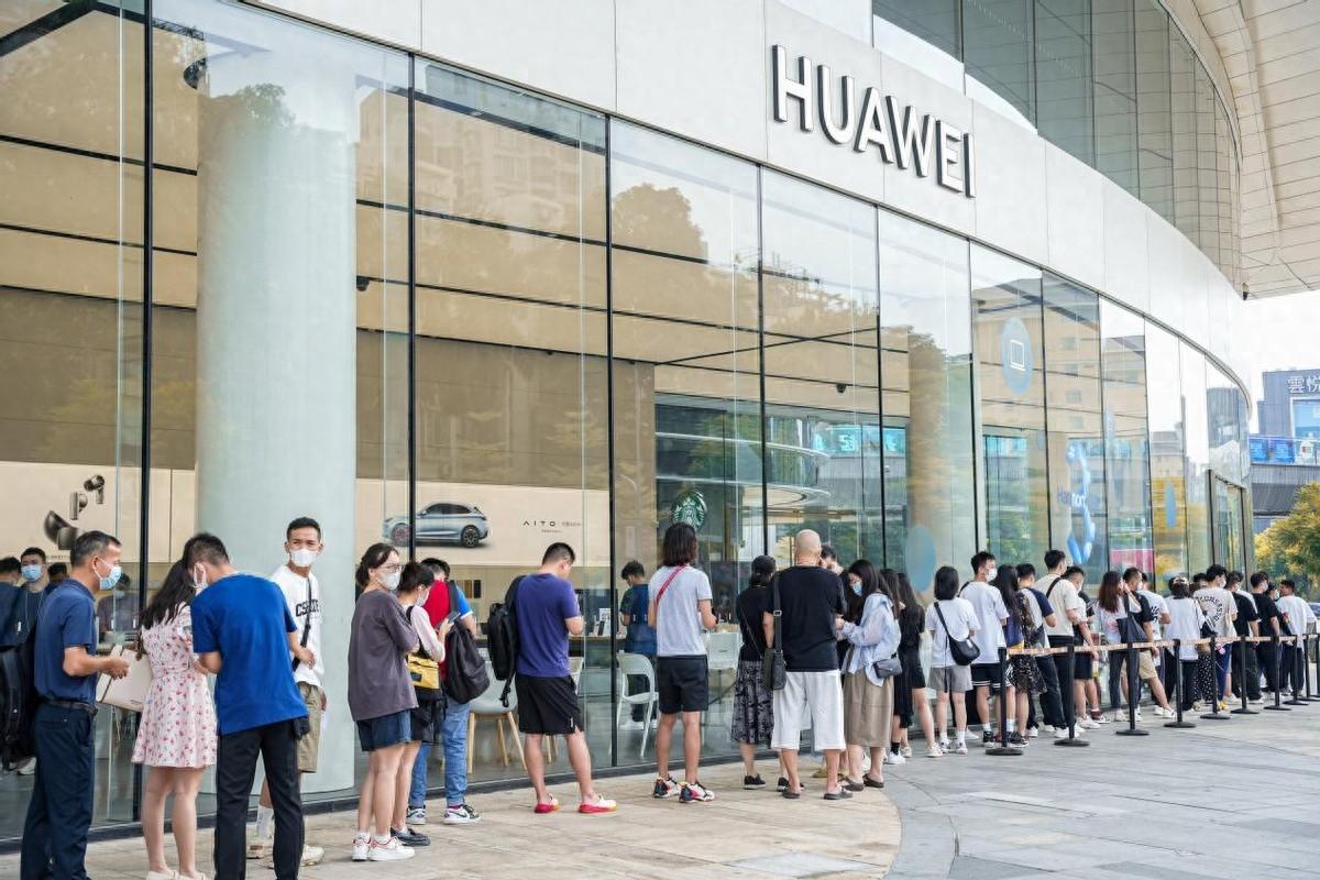 高价进美国市场，“嚣张”的华为，给美国人带去了，最需要的东西