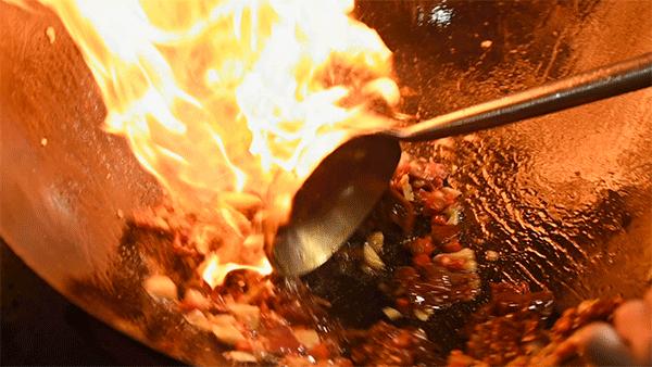 人气爆满的湘菜馆,很有特色的一家湘菜馆