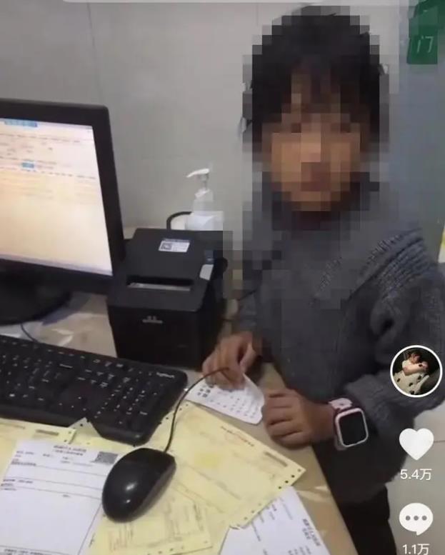 7岁女孩被校园欺凌，致*体下**疼痛不敢小便，官方通报来了