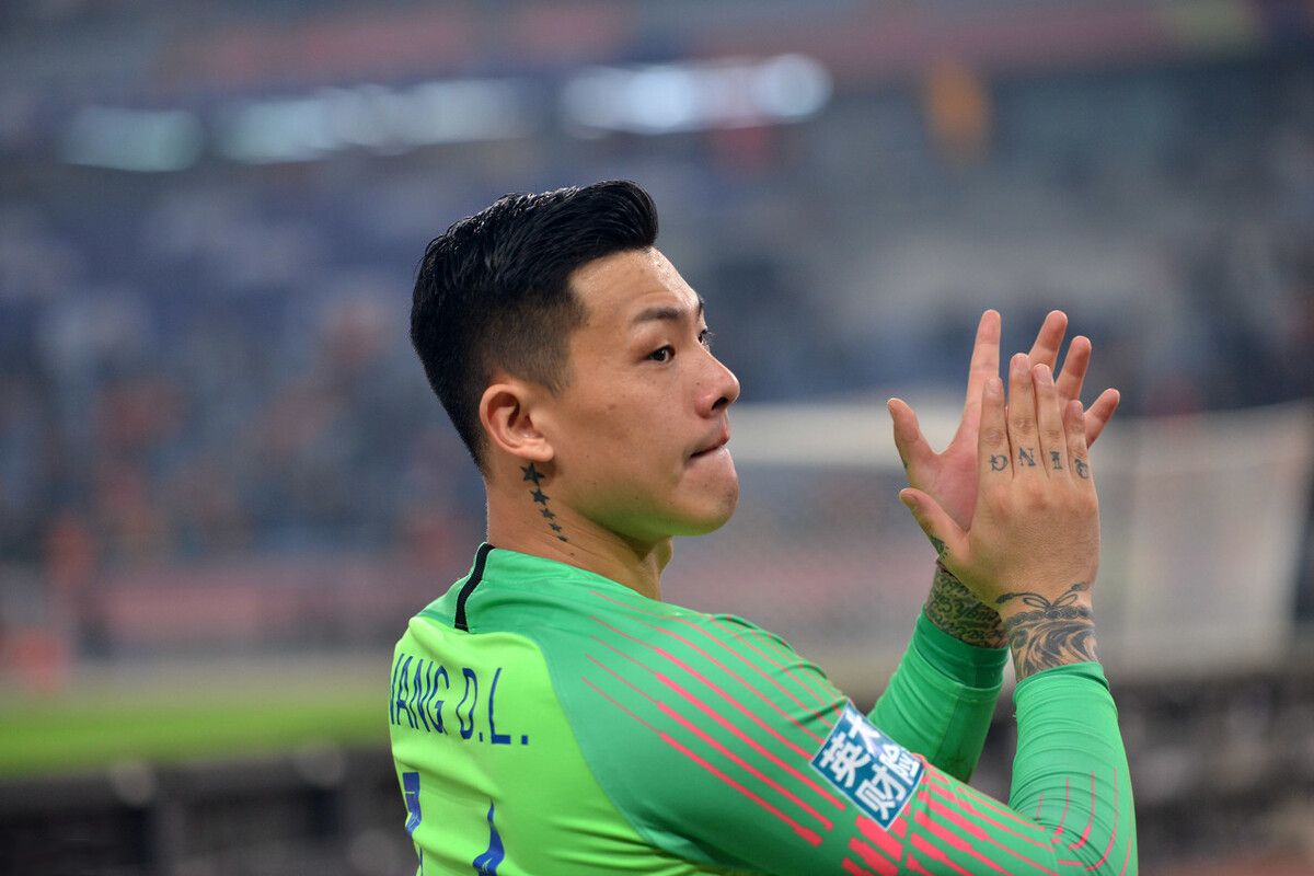 中超第一攻击性门将王大雷，“麒麟臂”+摆渡佩莱成经典